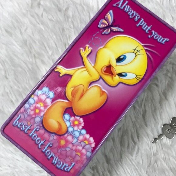 Looney Toons Tweety Bird 'Cute As Can Be!' Locker Tin Coin Bank w/ Lock and Keys - Picture 4 of 10